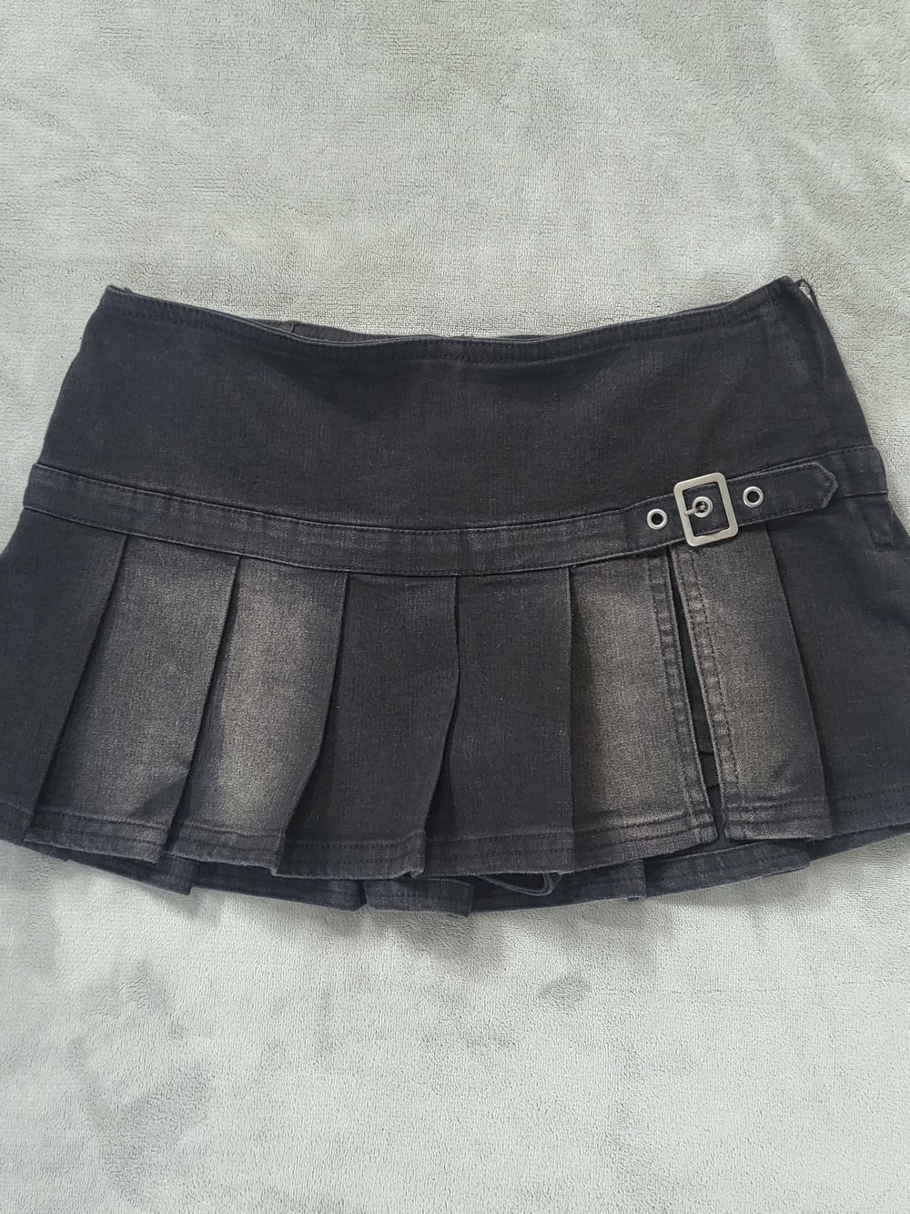 Washed Black Pleated Mini Skirt with Side Buckle Xs - Picture 3 of 8